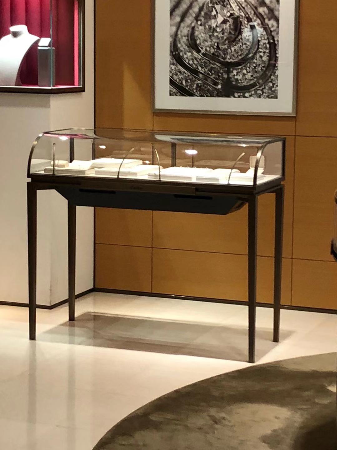 珠寶展示柜設(shè)計制作